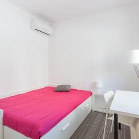 Private room for rent for €380 per month in Gondomar, Rua Dom Afonso Henriques