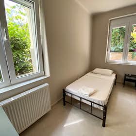 Apartment for rent for €1,800 per month in Cholargós, Leoforos Perikleous