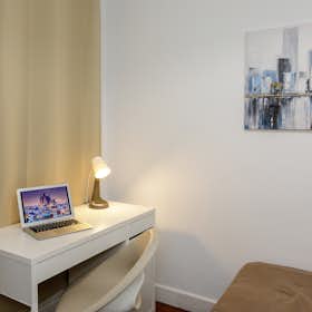 Private room for rent for €615 per month in Barcelona, Carrer del Comte d'Urgell