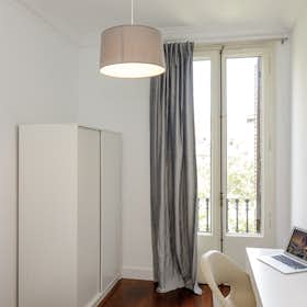 Private room for rent for €730 per month in Barcelona, Carrer del Comte d'Urgell