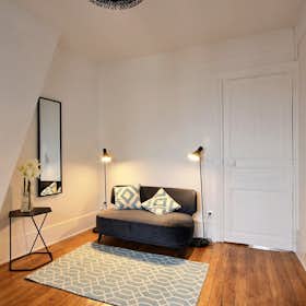 Lägenhet att hyra för 1 378 € i månaden i Paris, Rue Bardinet