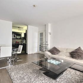 Apartment for rent for €2,231 per month in Paris, Rue Brunel
