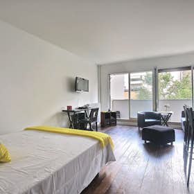 Studio for rent for €2,176 per month in Paris, Rue de l'Amiral Hamelin