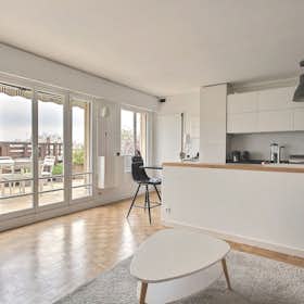 Apartment for rent for €1,802 per month in Paris, Rue de Picpus