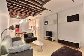 Apartment for rent for €1,908 per month in Paris, Rue des Messageries