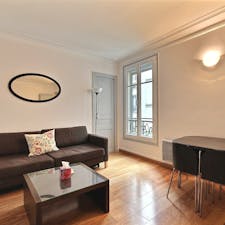 Apartment for rent for €1,432 per month in Paris, Rue du Mont-Cenis