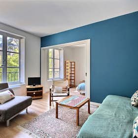 Apartment for rent for €3,020 per month in Paris, Rue du Parc Royal