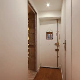 Apartment for rent for €2,968 per month in Paris, Rue du Vertbois
