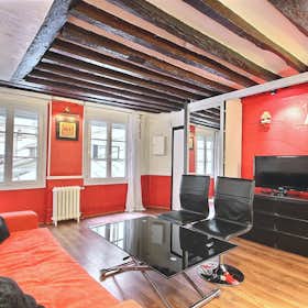 Studio for rent for €1,311 per month in Paris, Rue Jean-Jacques Rousseau