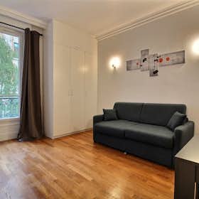 Studio for rent for €1,539 per month in Paris, Rue La Boétie