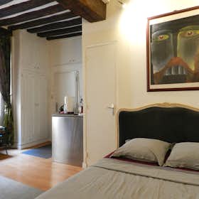 Studio for rent for €1,311 per month in Paris, Rue Paul Lelong
