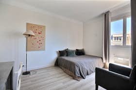 Studio for rent for €1,536 per month in Paris, Rue Pierre Nicole