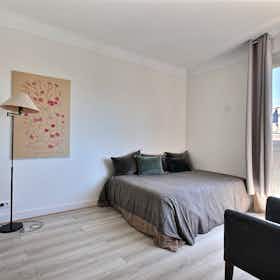 Studio for rent for €1,536 per month in Paris, Rue Pierre Nicole