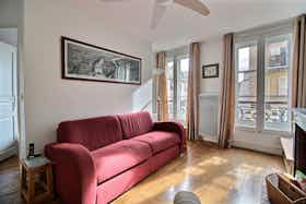 Apartment for rent for €1,802 per month in Paris, Rue Saint-Paul