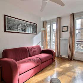 Apartment for rent for €1,802 per month in Paris, Rue Saint-Paul