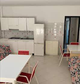 Apartamento para alugar por € 1.600 por mês em Mascali, Via Spiaggia