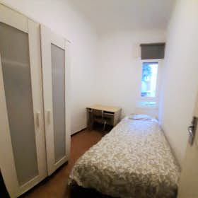Private room for rent for €535 per month in Barcelona, Carrer del Pintor Pahissa