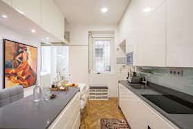 Apartment for rent for €2,350 per month in Madrid, Calle del Españoleto