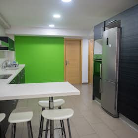 Habitación privada en alquiler por 280 € al mes en Alicante, Avinguda Alcoi