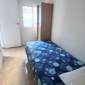 Private room for rent for €535 per month in Barcelona, Carrer del Pintor Pahissa