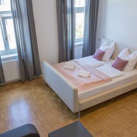 Apartment for rent for €4,200 per month in Vienna, Hebbelgasse
