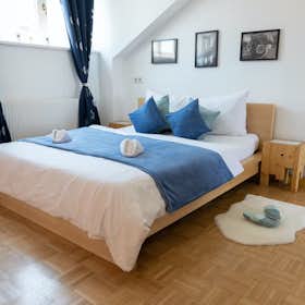 Apartment for rent for €3,120 per month in Vienna, Hebbelgasse
