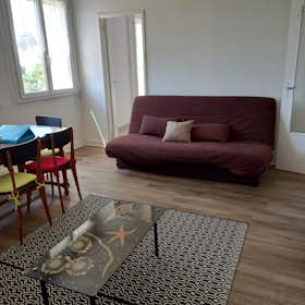 Building for rent for €477 per month in Amiens, Rue d'Artagnan