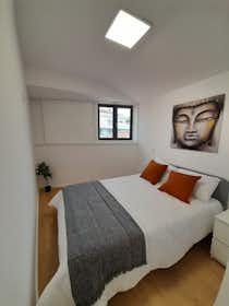 单间公寓 正在以 €820 的月租出租，其位于 Porto, Rua de Cedofeita