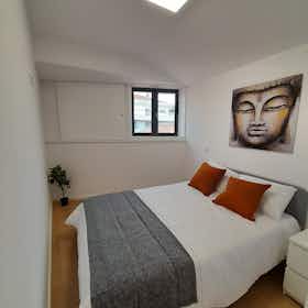单间公寓 正在以 €820 的月租出租，其位于 Porto, Rua de Cedofeita