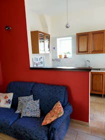Appartement te huur voor € 900 per maand in Naples, Via Saverio Altamura