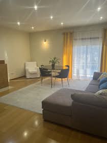 Appartement te huur voor € 900 per maand in Guimarães, Rua Eça de Queirós