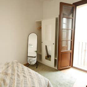 Private room for rent for €860 per month in Barcelona, Carrer de Santa Madrona