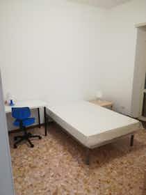 Private room for rent for €480 per month in Rome, Circonvallazione Nomentana