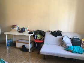 Отдельная комната сдается в аренду за 445 € в месяц в Rome, Via Filippo Carcano