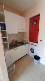 Apartment for rent for €803 per month in Rome, Via Appia Nuova