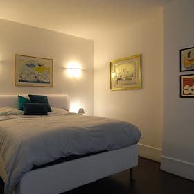 Apartment for rent for €1,550 per month in Paris, Boulevard Saint-Marcel