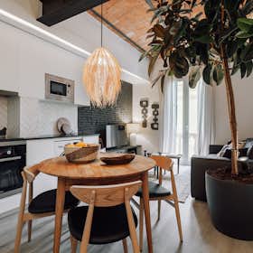 Apartment for rent for €2,698 per month in Barcelona, Carrer del Penedès