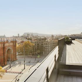 Apartment for rent for €3,850 per month in Barcelona, Avinguda de Vilanova