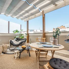 Apartment for rent for €4,077 per month in Madrid, Calle de la Fuente del Berro