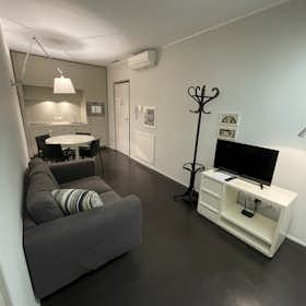 Apartment for rent for €1,400 per month in Bologna, Via Mascarella