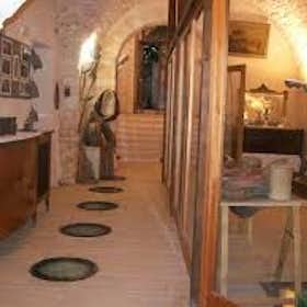 Studio for rent for €750 per month in Peschici, Via Castello