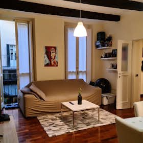 Apartment for rent for €3,500 per month in Milan, Via San Maurilio