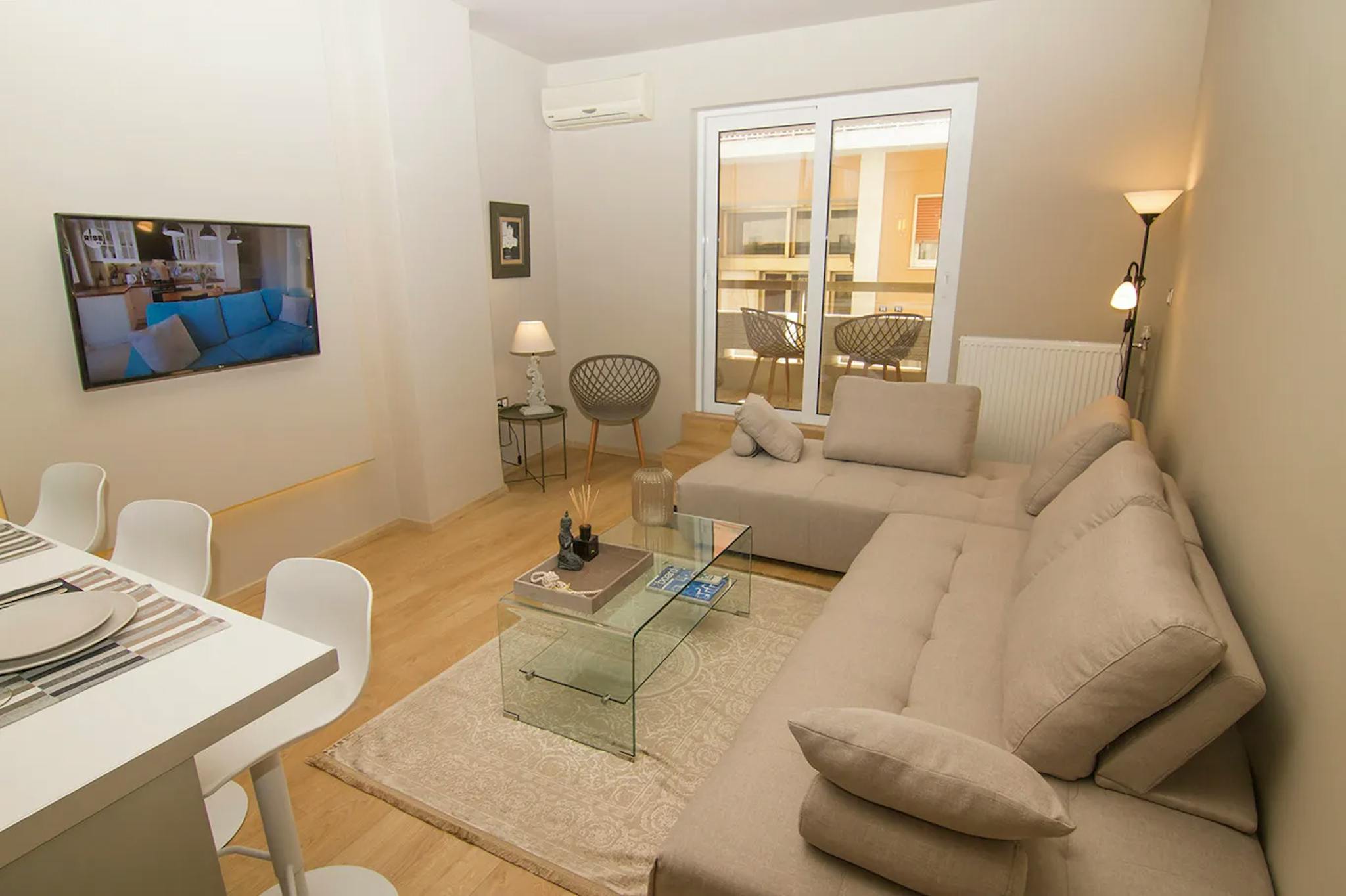 Evrou, Athens preview