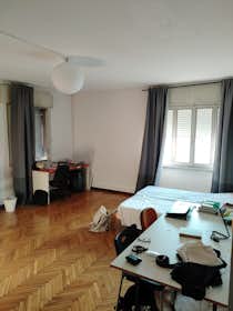 Shared room for rent for €350 per month in Padova, Via Makallè