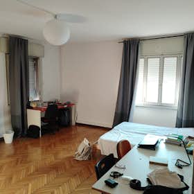 Chambre partagée for rent for 350 € per month in Padova, Via Makallè