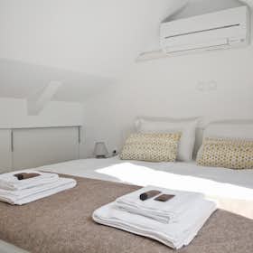 Apartment for rent for €1,900 per month in Ljubljana, Streliška ulica