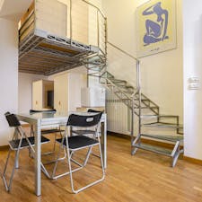 Studio for rent for €1,500 per month in Bologna, Via San Felice