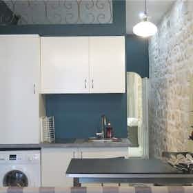 Apartment for rent for €1,300 per month in Paris, Rue de la Fontaine du But