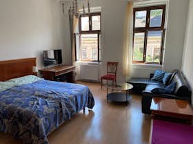 Apartment for rent for €1,000 per month in Vienna, Goldschlagstraße