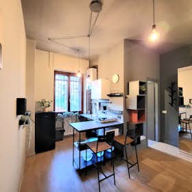 Apartment for rent for €890 per month in Milan, Viale Famagosta